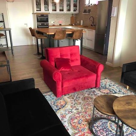 Stylisches Maybach Appartement Mit Terrasse Fuer 5 Personen, 5 Betten, Grosse Kochinsel, Homeoffice Mit 250Mbit Wlan Aidlingen 외부 사진