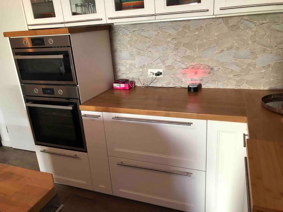 Stylisches Maybach Appartement Mit Terrasse Fuer 5 Personen, 5 Betten, Grosse Kochinsel, Homeoffice Mit 250Mbit Wlan Aidlingen 외부 사진