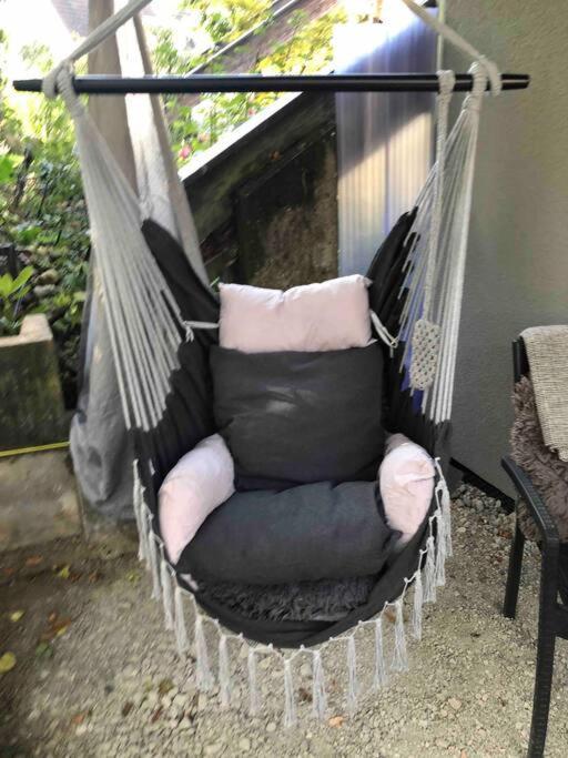 Stylisches Maybach Appartement Mit Terrasse Fuer 5 Personen, 5 Betten, Grosse Kochinsel, Homeoffice Mit 250Mbit Wlan Aidlingen 외부 사진
