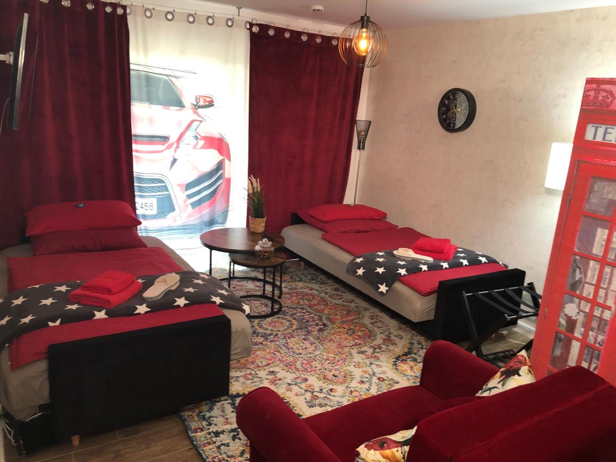 Stylisches Maybach Appartement Mit Terrasse Fuer 5 Personen, 5 Betten, Grosse Kochinsel, Homeoffice Mit 250Mbit Wlan Aidlingen 외부 사진