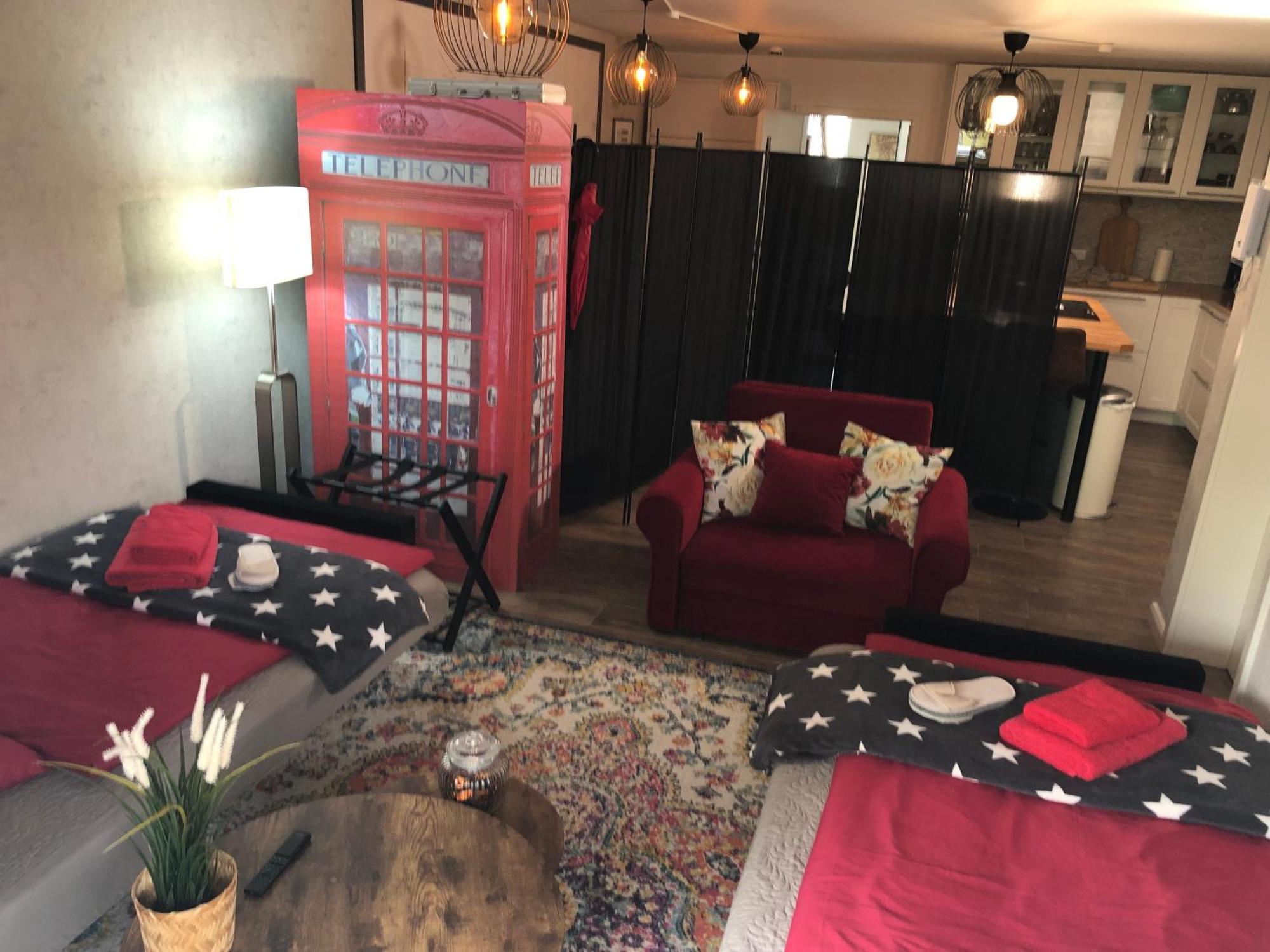 Stylisches Maybach Appartement Mit Terrasse Fuer 5 Personen, 5 Betten, Grosse Kochinsel, Homeoffice Mit 250Mbit Wlan Aidlingen 외부 사진